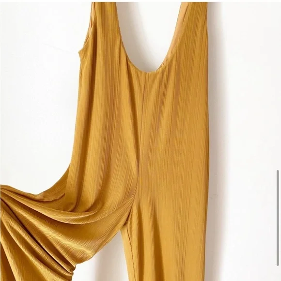 House of Harlow 1960 X Revolve golden yellow ribbed Marin Jumpsuit Medium - Picture 6 of 11